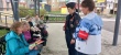 Сотрудники раздают листовки мошеннечество