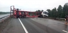 Дорожники просят водителей быть внимательными на федеральных трассах Дорожники просят водителей быть внимательными на федеральных трассах