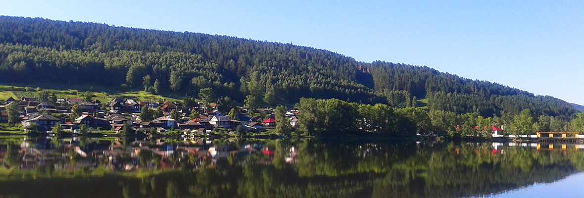 Вид со стороны озера (лето)